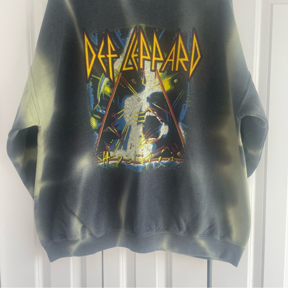 UO Def Leppard Bleach Dye Graphic Crewneck Sweatshirt